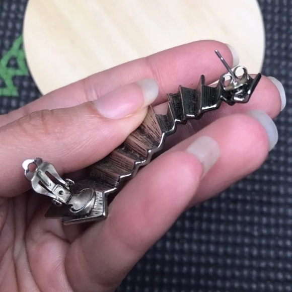 🗜 Metalware Ear Cuff 🗜 - Picture 7 of 8